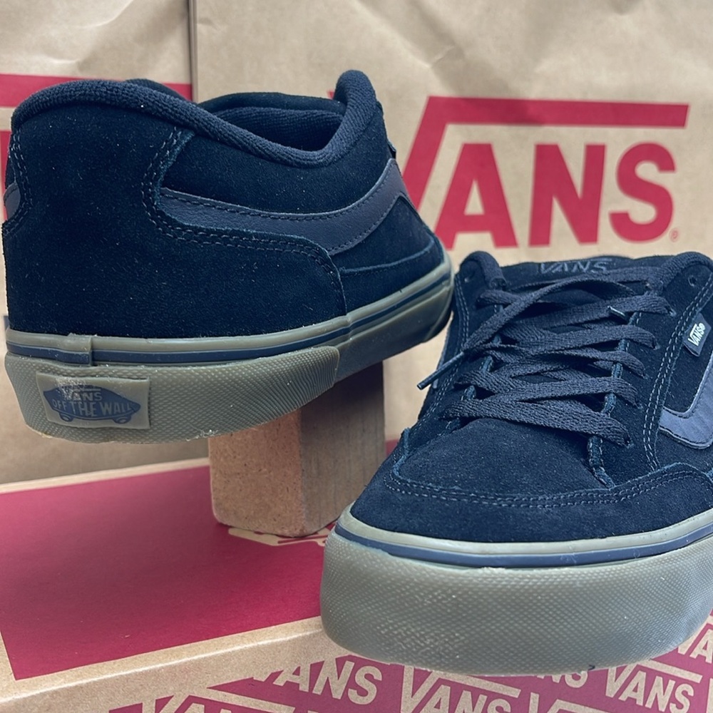 Vans WMNS Bearcat Black/Dark Gum
VN000DT239L
Sneakers - Picture 9 of 16